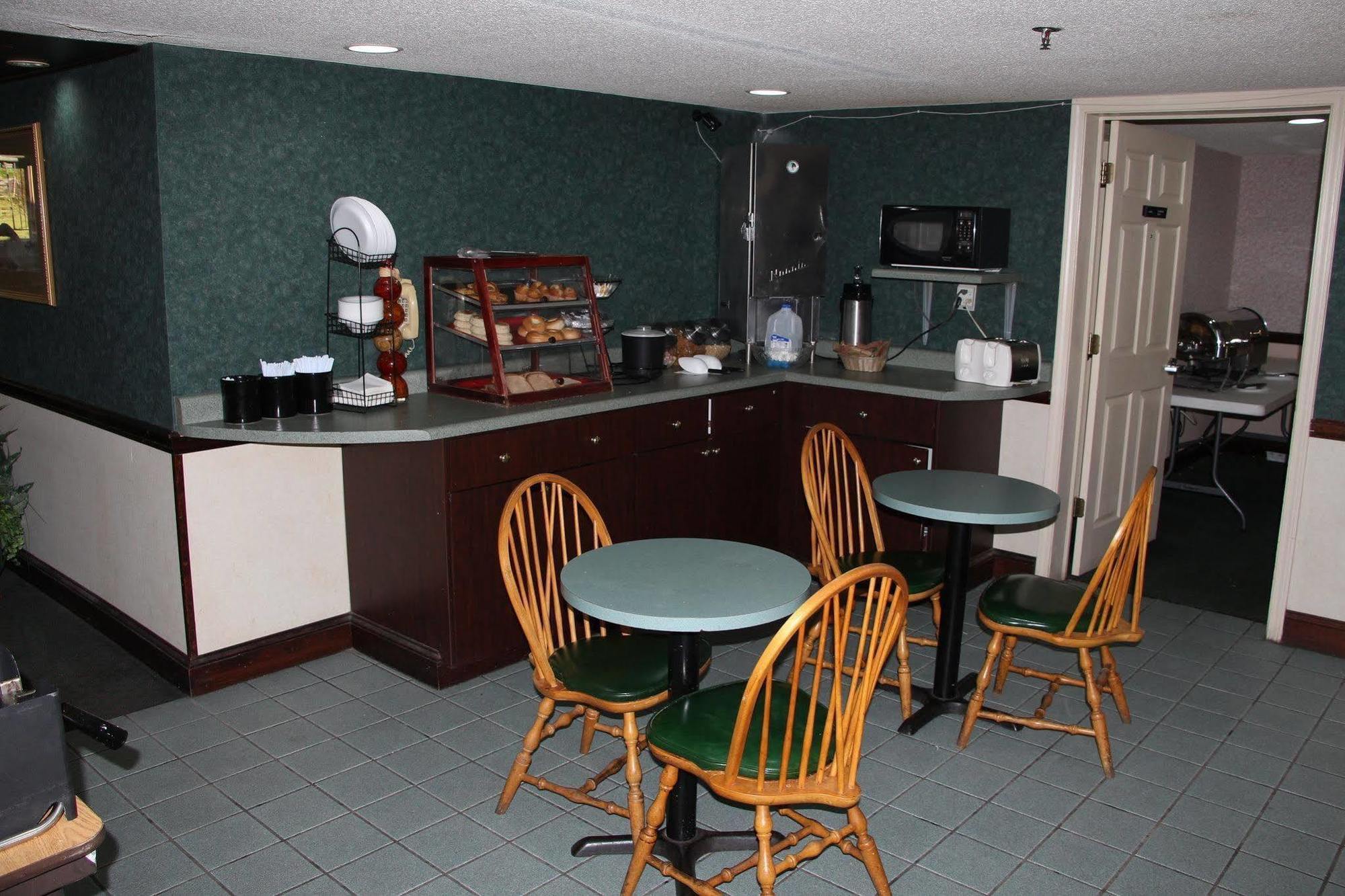 Budgetel Inn And Suites Plus Хелен Экстерьер фото